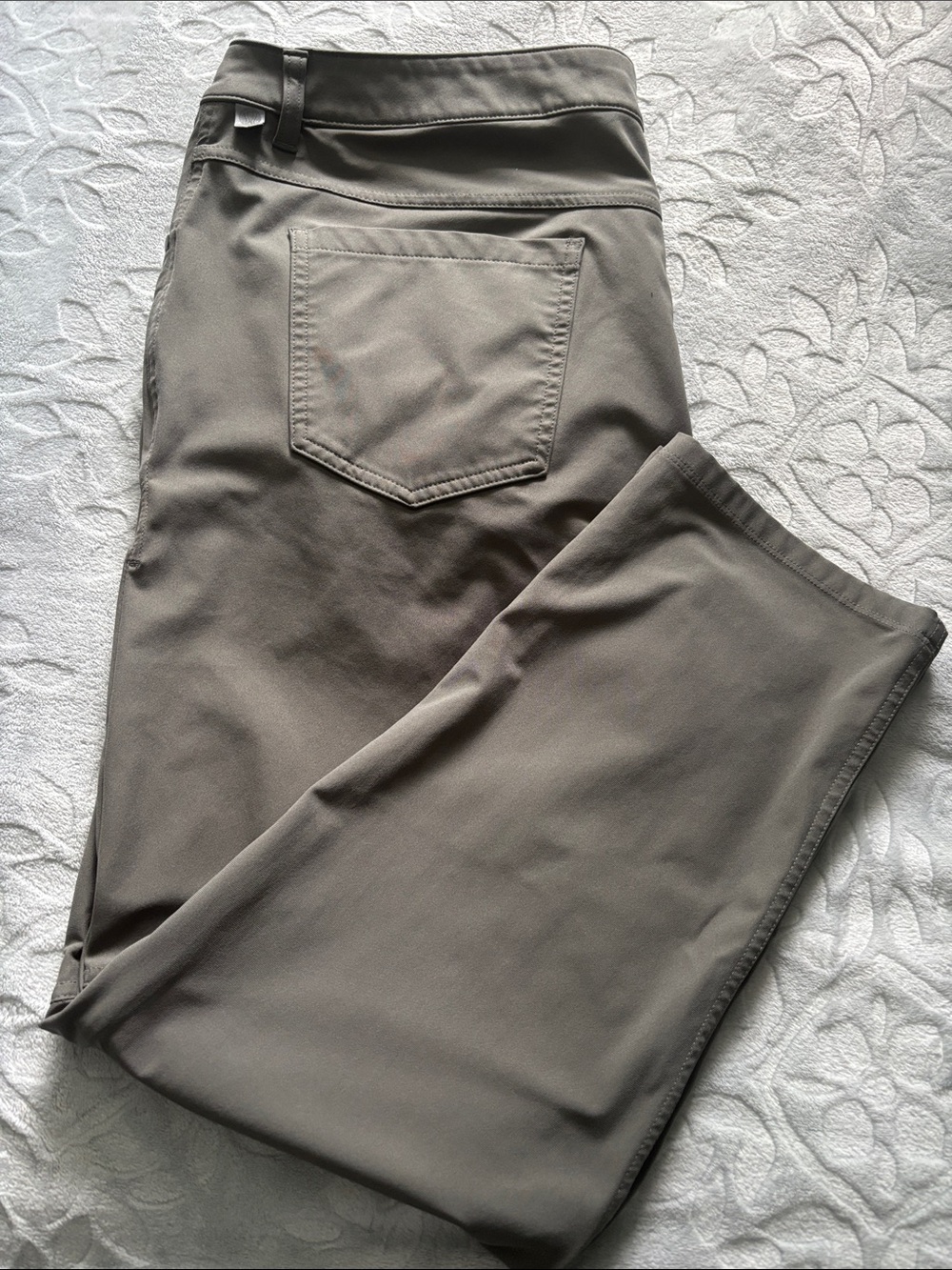 lululemon athletica Men's Sage Straight-Leg Chinos 40 x 28